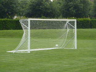 Povrijeđen učenik nakon što je na njega pao gol