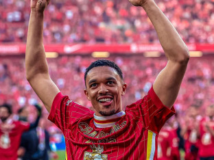 Aleksander-Arnold potpisao za Real!