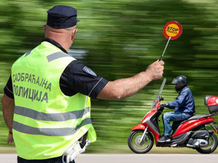 Od maloljetnika oduzet moped
