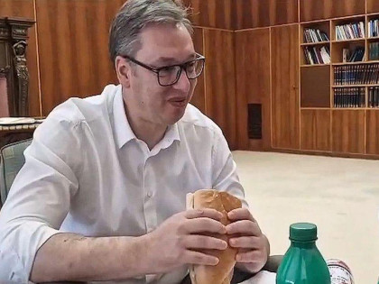 Вучић без цензуре: Нема ништа љепше од сендвича са паризером!
