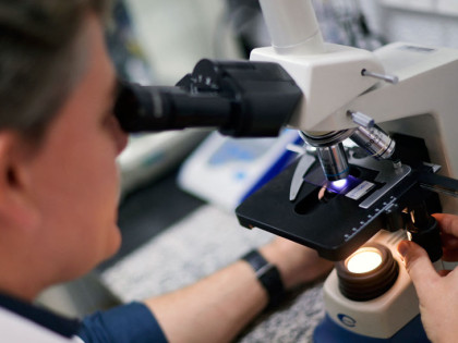 Nova metoda bi mogla izliječiti ljude od HIV-a!
