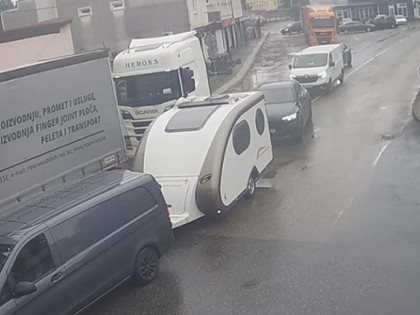 Duge kolone na graničnom prelazu