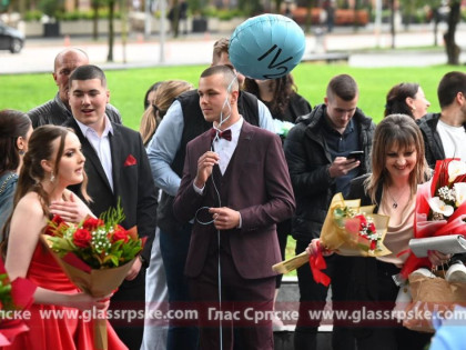 Maturanti Poljoprivredne škole šetali ulicama Banjaluke (FOTO)