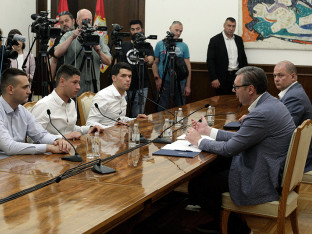 Vučić zamolio studente da ne štrajkuju glađu: To nije dijeta
