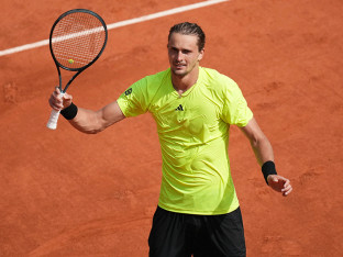 Zverev u četvrtfinalu Rolan Garosa, Pegula eliminisana