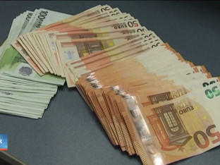 Pokušali da iz BiH prošvercuju 15.000 evra