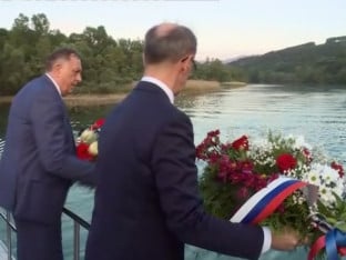 Dodik, Višković i Macut odali počast srpskim žrtvama u Starom Brodu