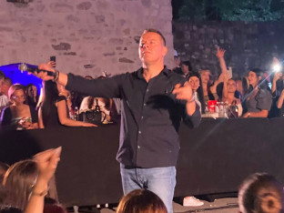 Pjesmom do svitanja: „Gospodski“ koncert Vlade Georgieva na Kastelu