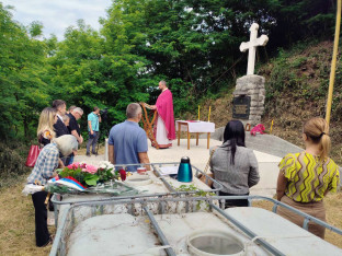 Služen parastos srpskim žrtavama ustaških zločina u Srebrenici