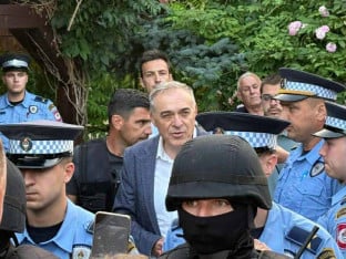 Šta je Miličević poručio prilikom izvođenja iz kuće? (VIDEO)