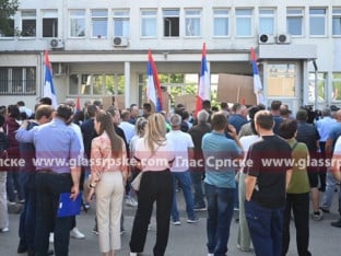 Protest ispred Okružnog suda zbog privođenja Miličevića