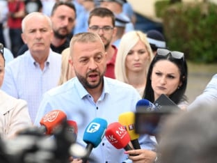 SDS-ovci na protestu: "Miličević je jedan od najčestitijih ljudi u ovoj zemlji"
