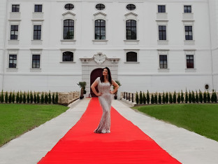Dragana Mirković proslavila slavu u dvorcu, poznati sportista joj donio vrijedan poklon (FOTO)