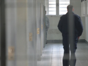 Produžen pritvor osumnjičenom da je bivšoj ženi prijetio ubistvom