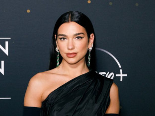Dua Lipa staje na ludi kamen