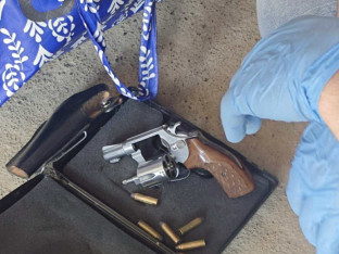 Akcija policije u Modriči: Istraživani zbog krađe, nađena droga i oružje