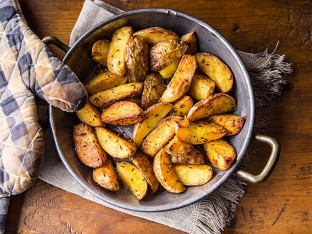Odličan recept za krompir iz rerne, tri začina mu daju neodoljiv ukus