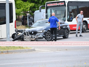 Sudar motocikla i automobila kod „Lesnine“