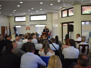 Glavni odbor SDS usijan – pljušte ostavke