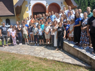 Grupa djece sa Kosova i Metohije posjetila svetinju na Borikama
