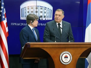 Blagojević  konferenciju za novinare počeo na srpskom (VIDEO)