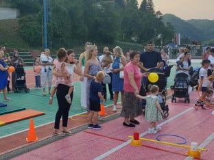 „Konferencija beba“ okupila desetine porodica u Srebrenici