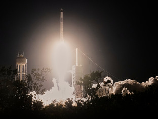 Poletjela raketa "SpejsIksa", astronauti ponijeli piroške, kari s rižom i plišanog medu