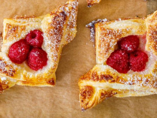Recept: Brzo lisnato sa malinama i orasima