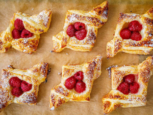 Recept dana: Brzo lisnato sa malinama i orasima