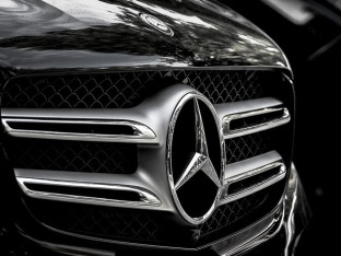 „Mercedesom“ divljao po Banjaluci