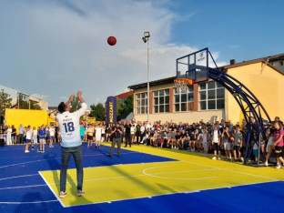 Rebrača na Palama otvorio rekonstruisani sportski teren