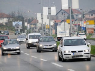 Vozači OPREZ: Vikend donosi gužve na putevima