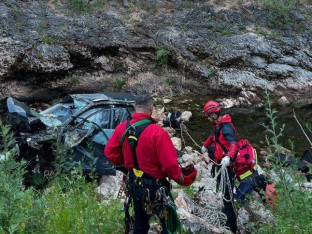 Poznato stanje povrijeđene djevojčice i oca u slijetanju auta u kanjonu Miljacke