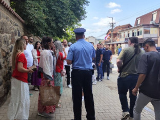 Privođenje u Gračanici zbog majice u bojama zastave Srbije