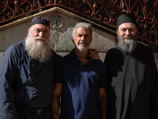 Šta Mel Gibson radi u Hilandaru i kako je proveo Vidovdan (FOTO)