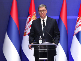 Vučić objavio fotografiju iz Predsjedništva, evo šta radi (FOTO)