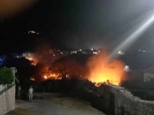 Novi požar u Trebinju, vatra blizu kuća