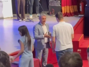Vukovci odbili rukovanje sa gradonačelnikom (VIDEO)