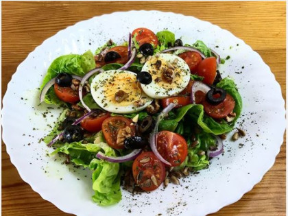 Salata s jajima i orasima