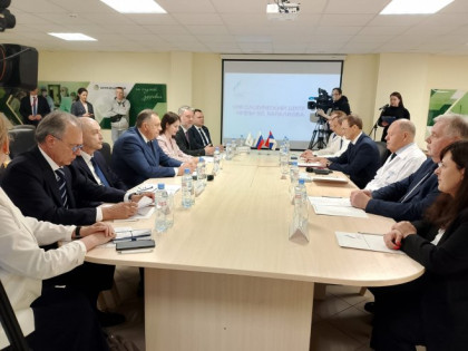 Русија: Делегација Српске у посјети онколошком центру