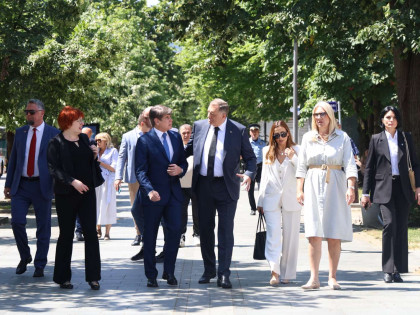 Додик, Благојевић и Цвијановић у шетњи Бањалуком