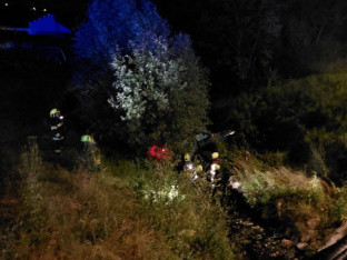 Troje povrijeđenih u nesreći u Motikama, intervenisali vatrogasci (FOTO)