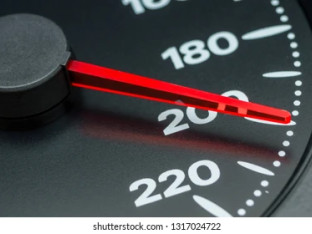 Vozila 95 kilometara na čas više od dozvoljenog!