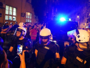 MUP Srbije: Privedeno 79 osoba, uklonjene blokade sa ulica