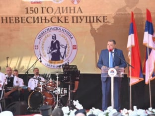 Dodik: Ponosan sam na saradnju sa Vučićem