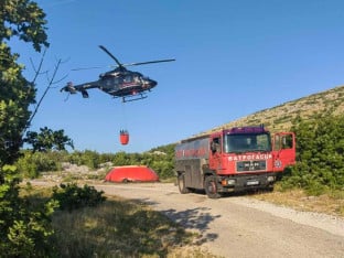 Požar prijeti kućama – jedan krak ide ka Leotaru (VIDEO)