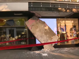 Srušio se dio nadstrešnice u centru Beograda