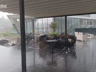 Nevrijeme u Bihaću, vjetar nosio sve pred sobom