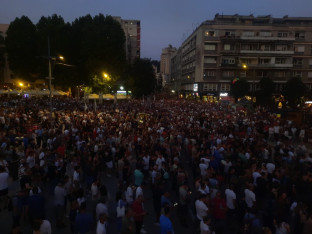 Protest u Užicu: Građani probili kordon policije