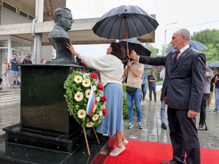 Istočno Sarajevo: Otkrivena bista Čurkinu